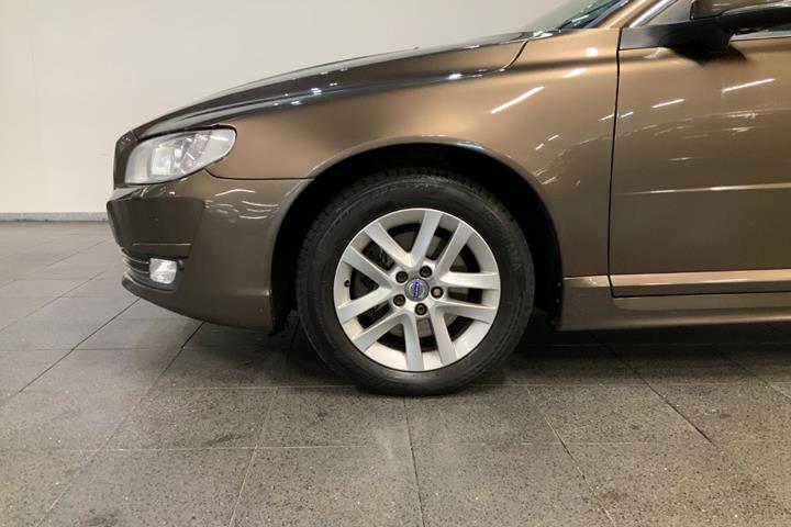 Brun Volvo V70 fra 2015