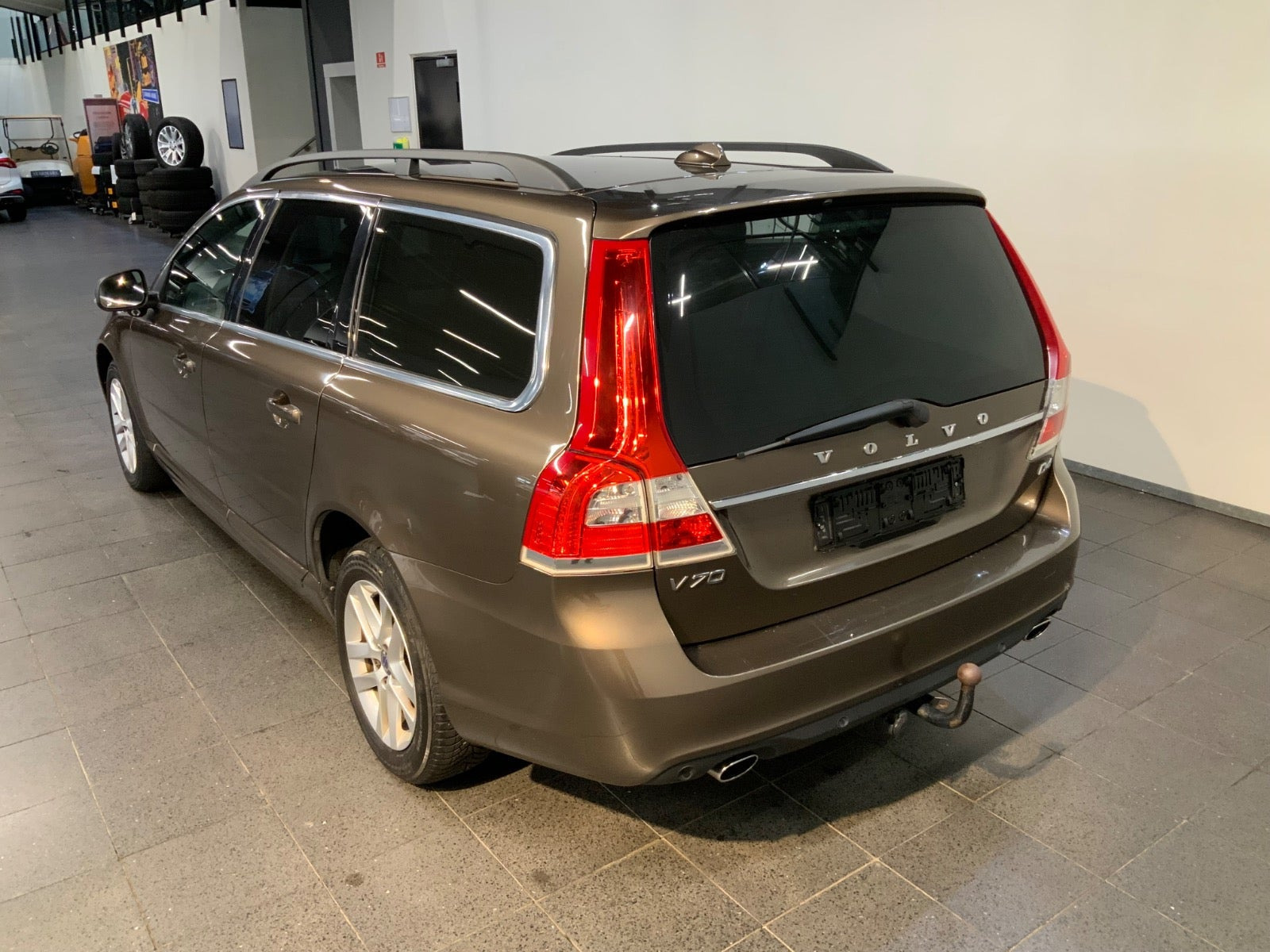 Brun Volvo V70 fra 2015