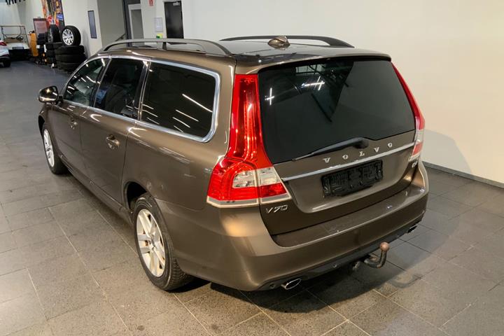 Brun Volvo V70 fra 2015