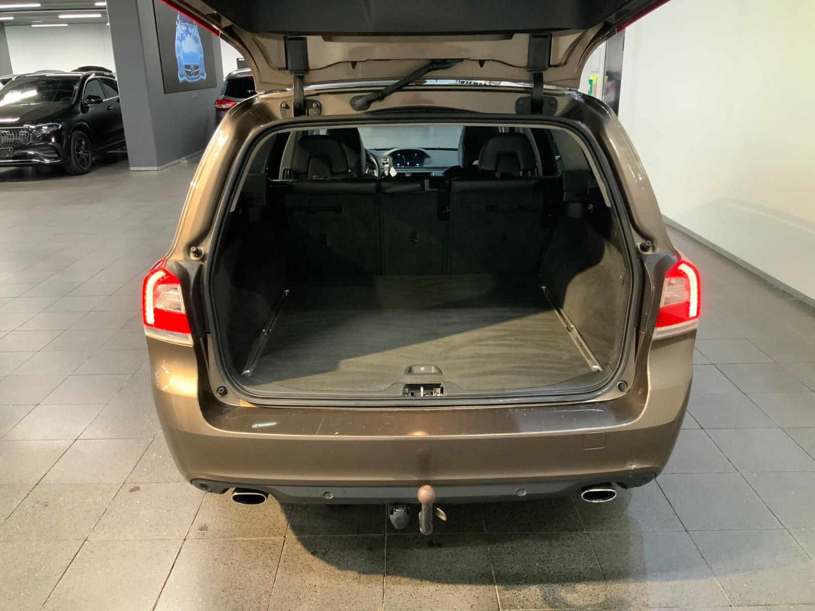 Brun Volvo V70 fra 2015