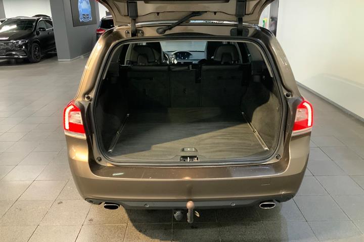 Brun Volvo V70 fra 2015