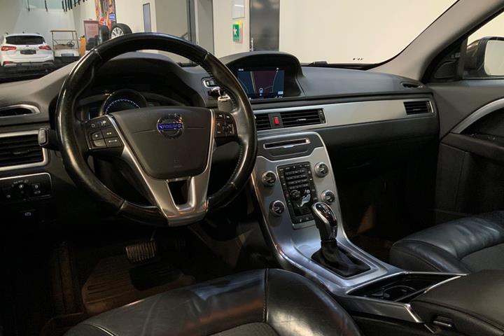 Brun Volvo V70 fra 2015
