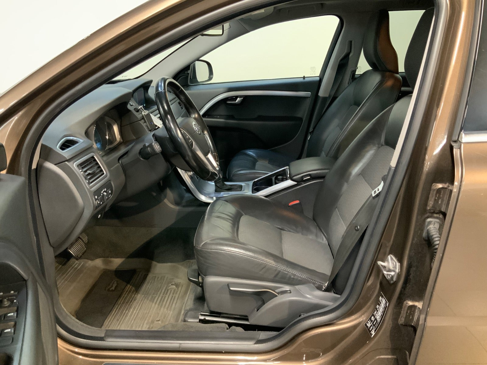 Brun Volvo V70 fra 2015