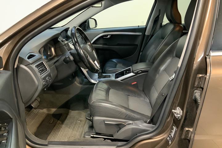 Brun Volvo V70 fra 2015