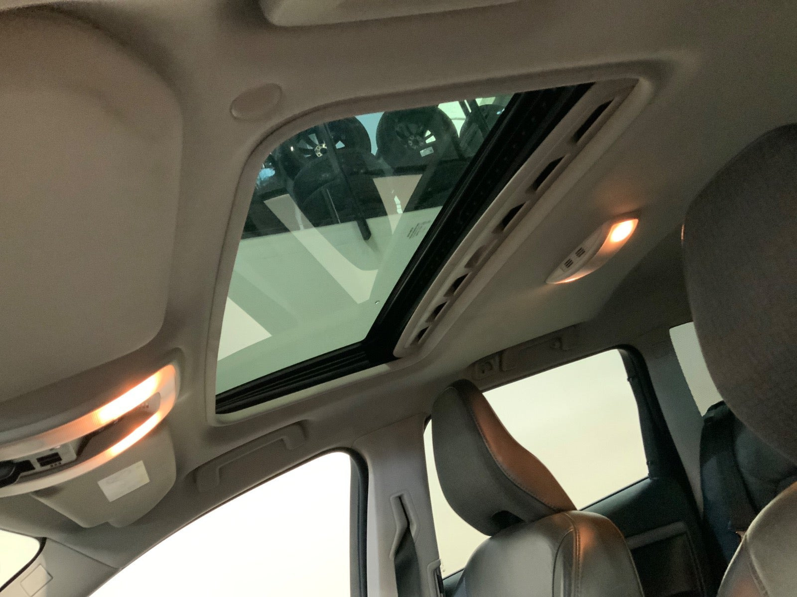 Brun Volvo V70 fra 2015