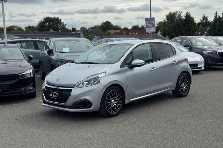 Sølv Peugeot 208 fra 2018