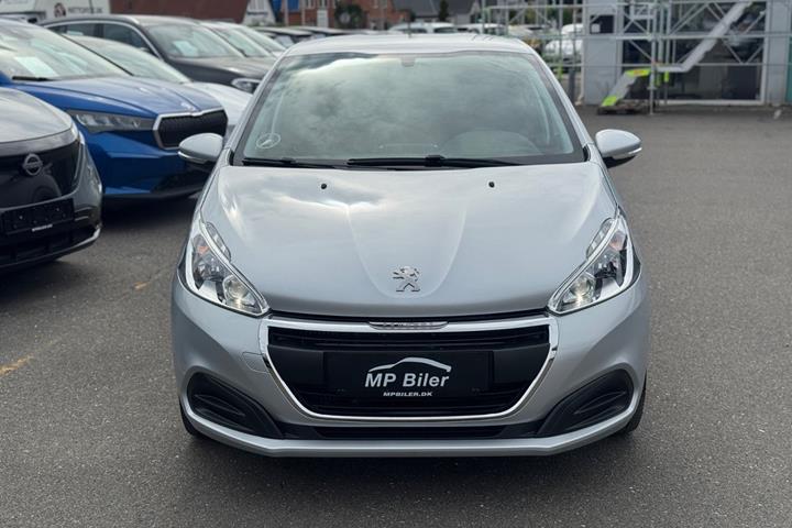 Sølv Peugeot 208 fra 2018