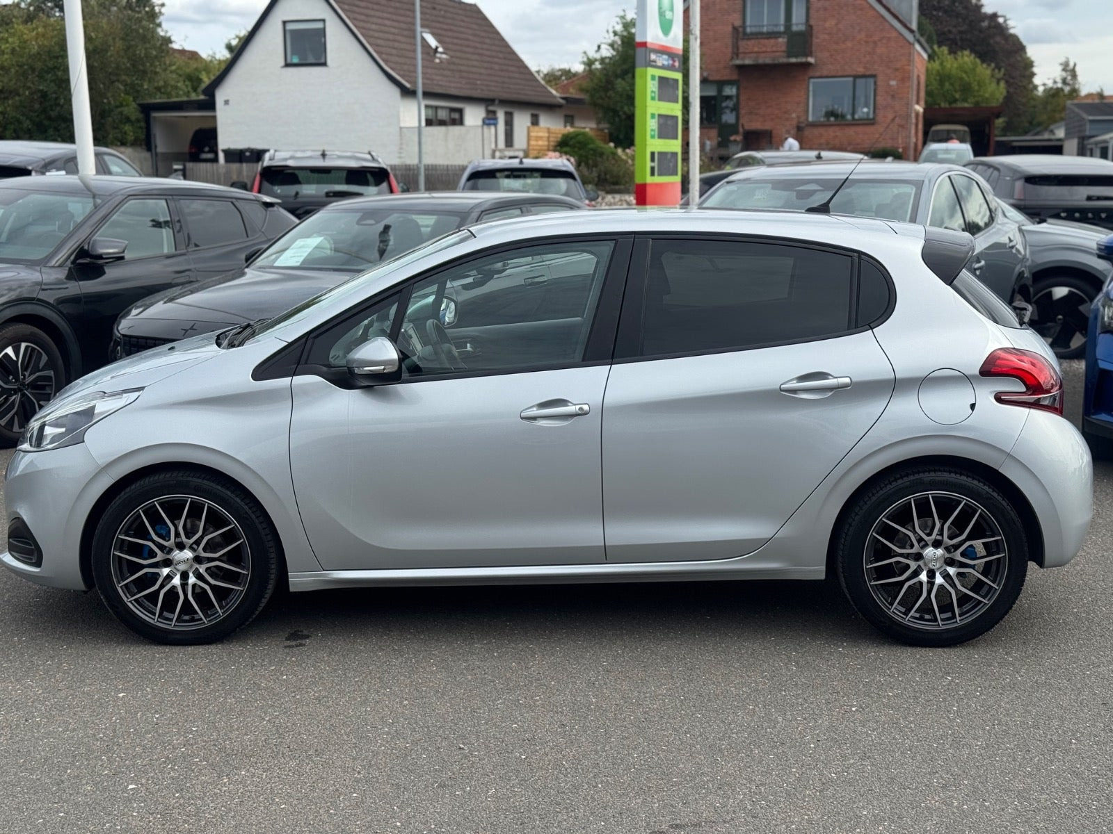 Sølv Peugeot 208 fra 2018