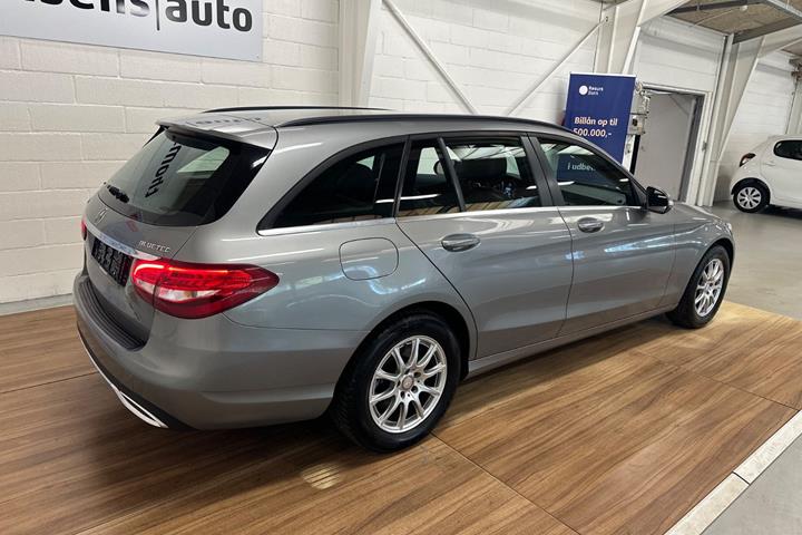 Grå Mercedes C200 fra 2015