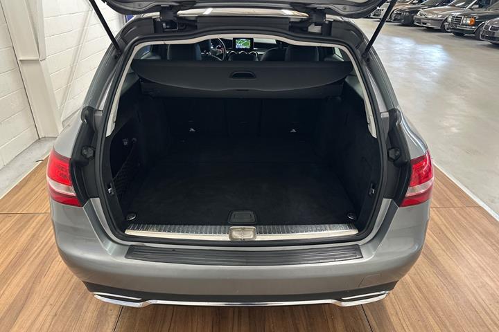 Grå Mercedes C200 fra 2015