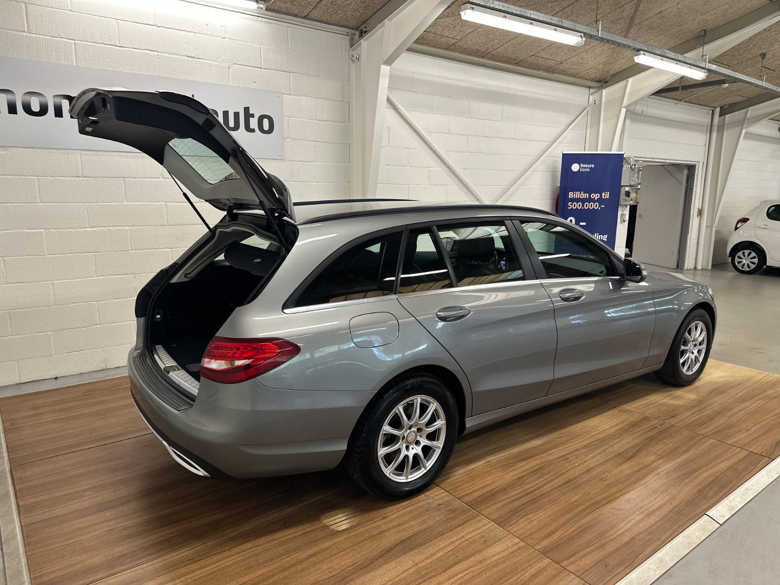 Grå Mercedes C200 fra 2015