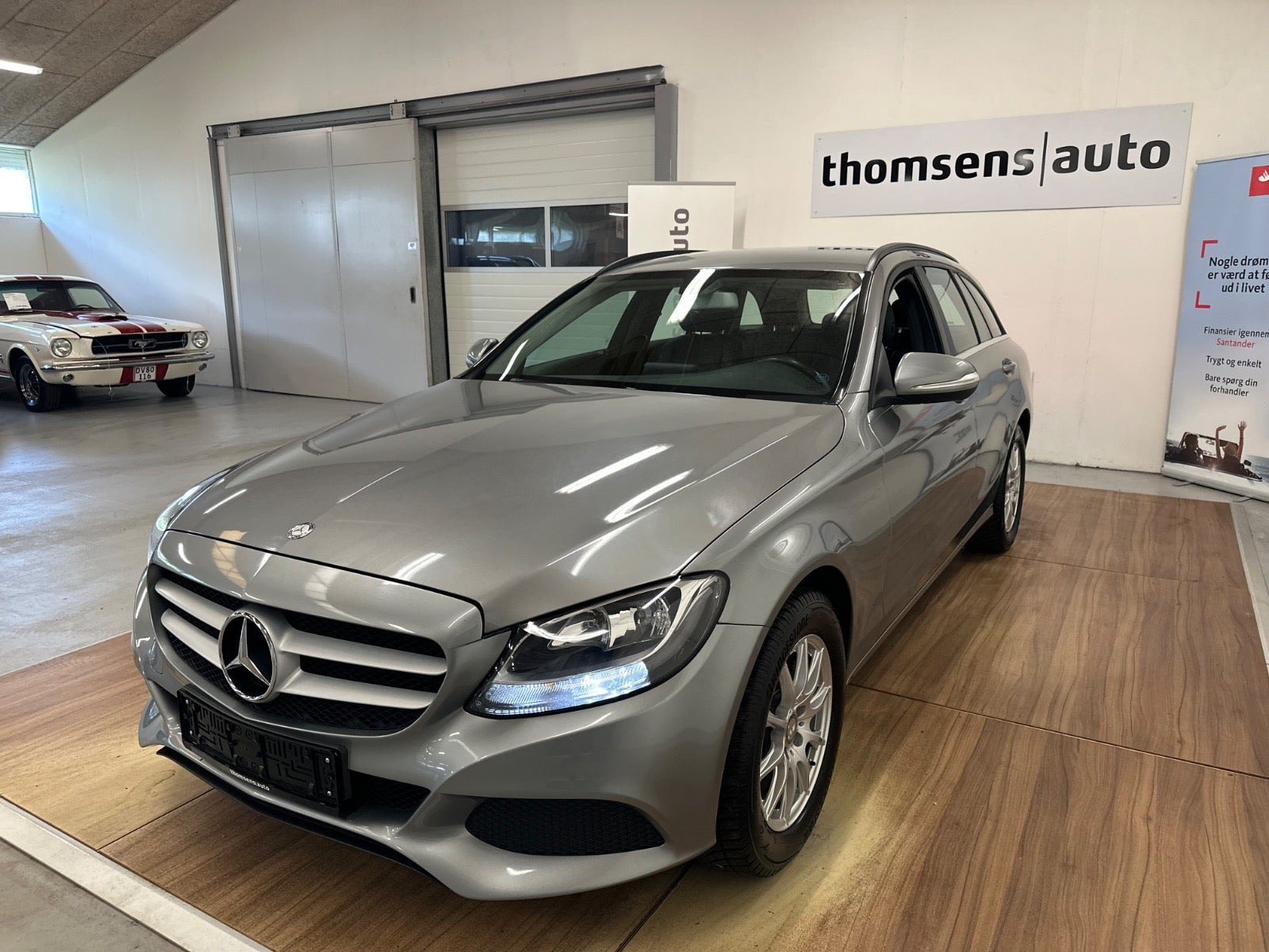 Grå Mercedes C200 fra 2015