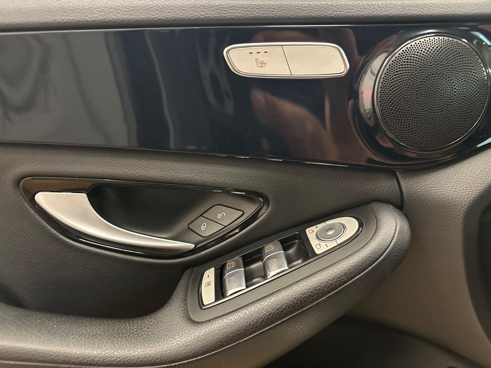 Grå Mercedes C200 fra 2015