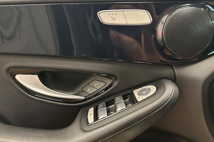 Grå Mercedes C200 fra 2015