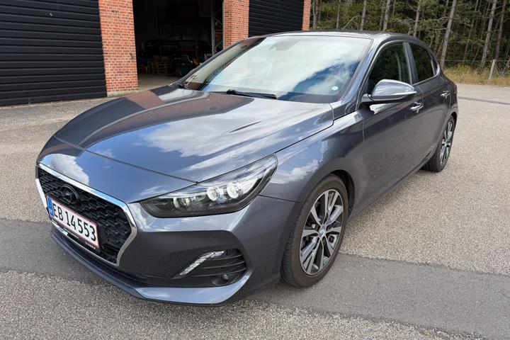 Grå Hyundai i30 fra 2017