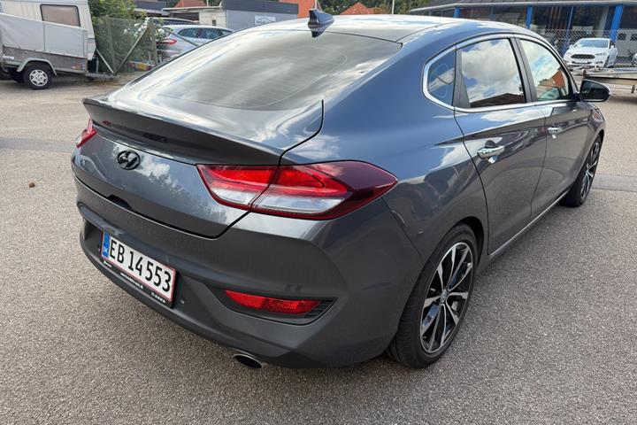 Grå Hyundai i30 fra 2017