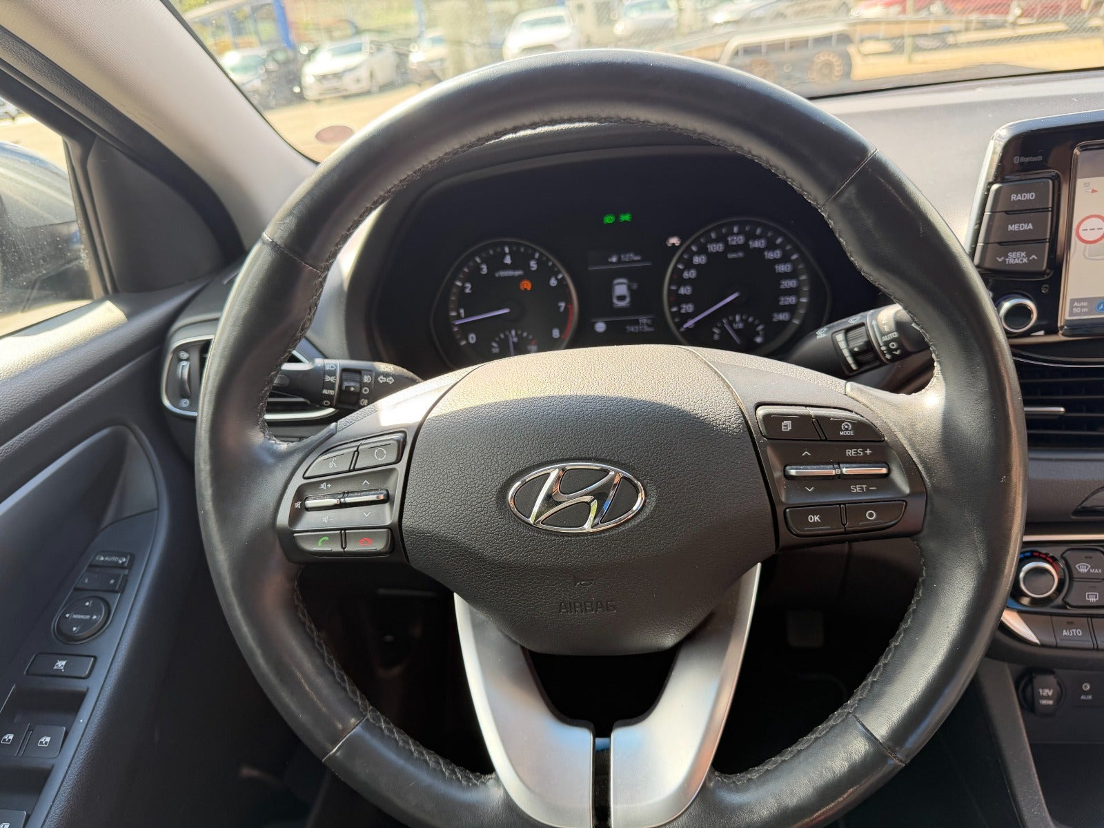Grå Hyundai i30 fra 2017