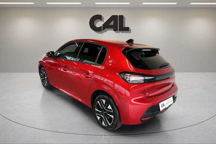 Rød Peugeot e-208 fra 2026