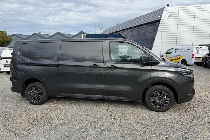 Grå Ford E-Transit Custom 340 L2 fra 2026