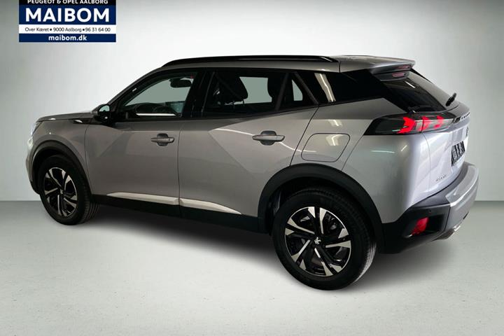 Sølv Peugeot 2008 fra 2022