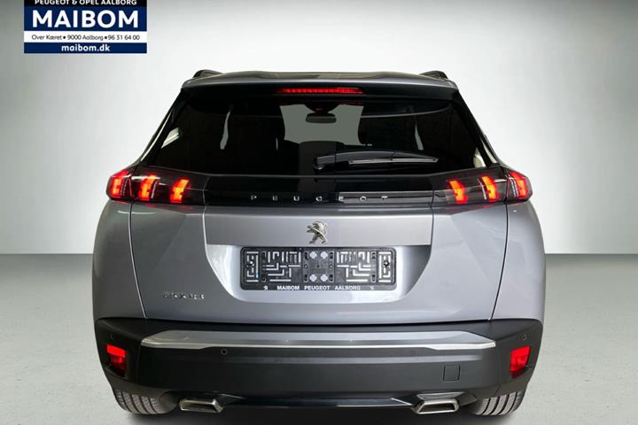 Sølv Peugeot 2008 fra 2022