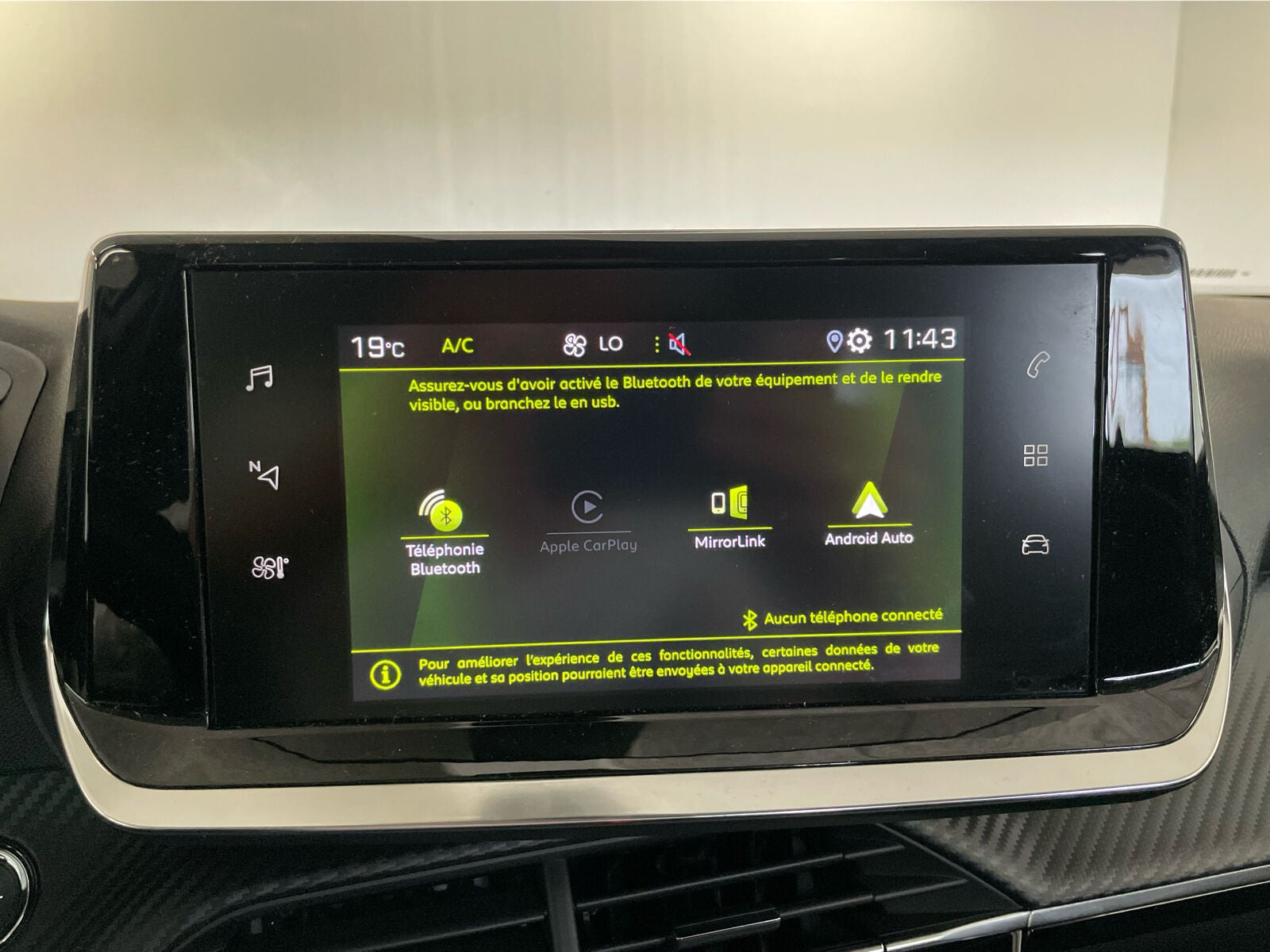 Sølv Peugeot 2008 fra 2022