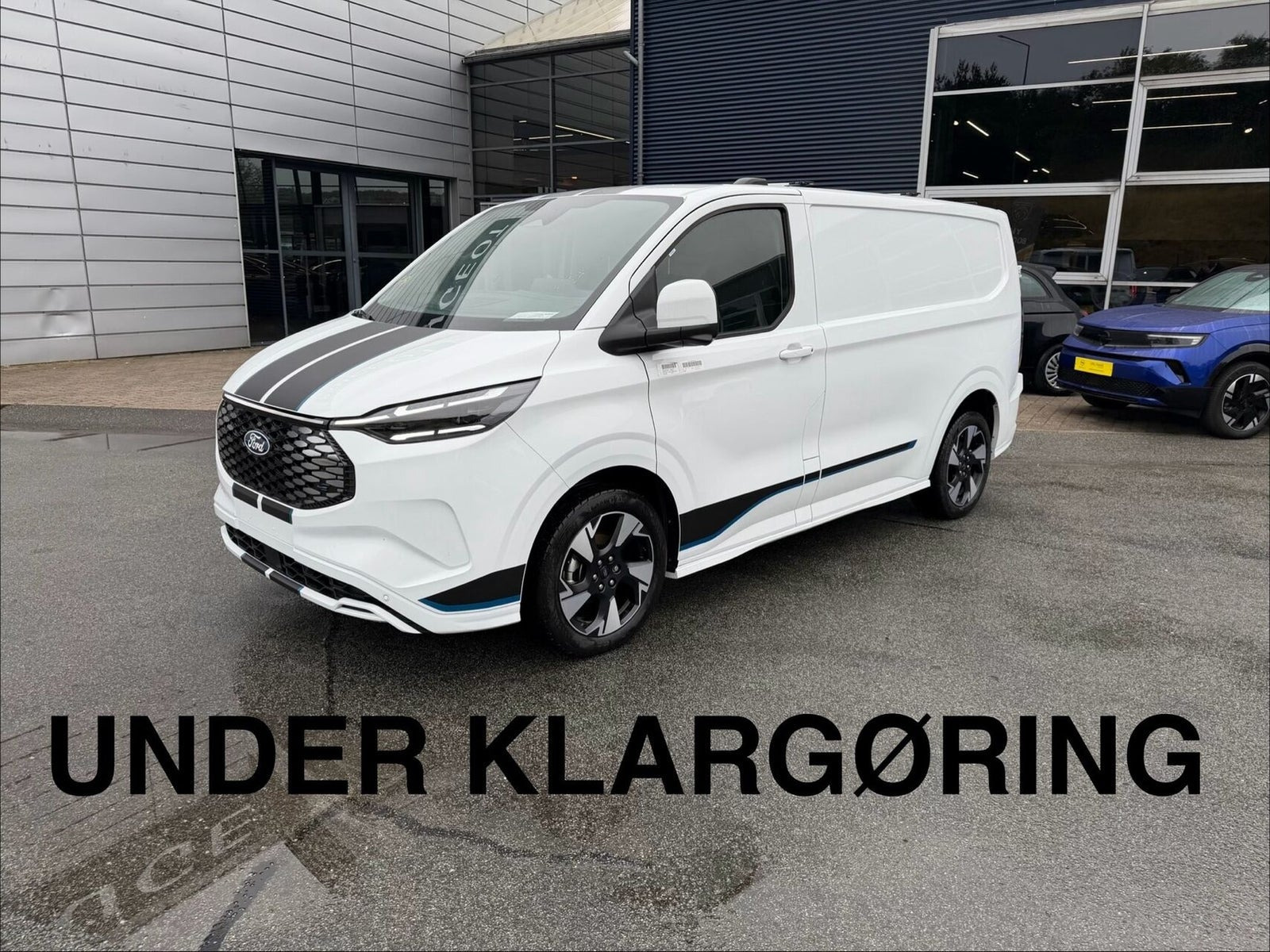 Ford E-Transit Custom 320 L1 64 Sport
