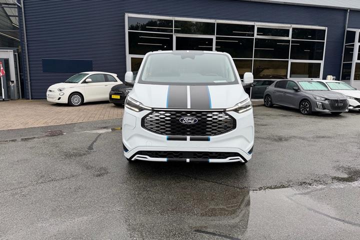 Hvid Ford E-Transit Custom 320 L1 fra 2026