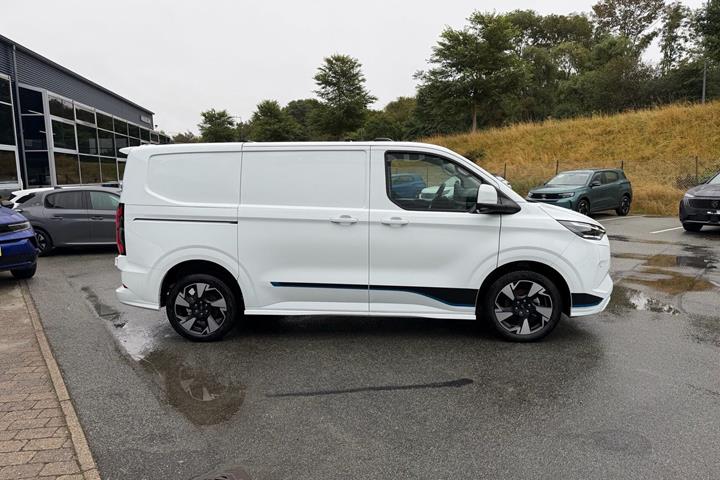 Hvid Ford E-Transit Custom 320 L1 fra 2026