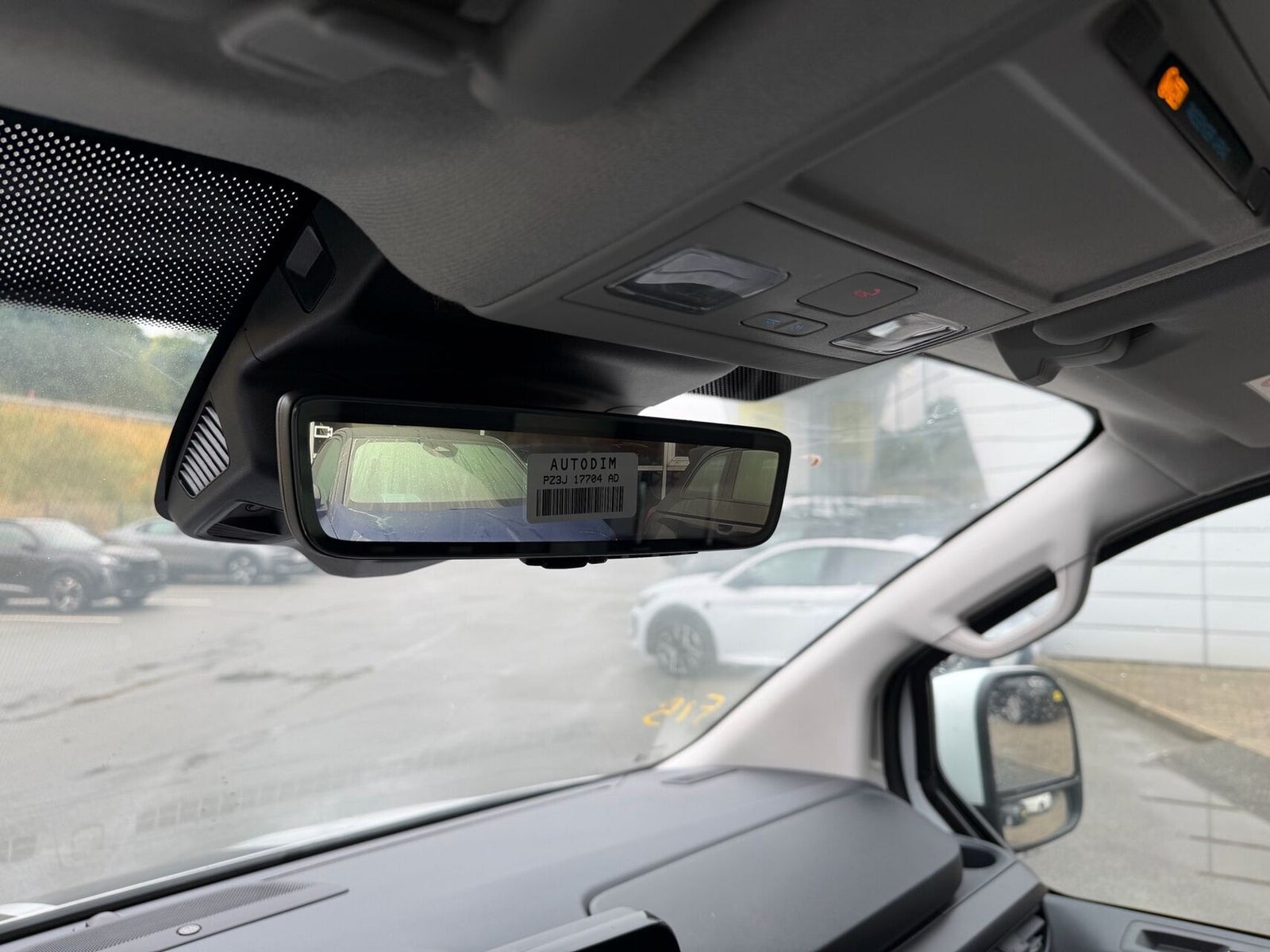 Hvid Ford E-Transit Custom 320 L1 fra 2026