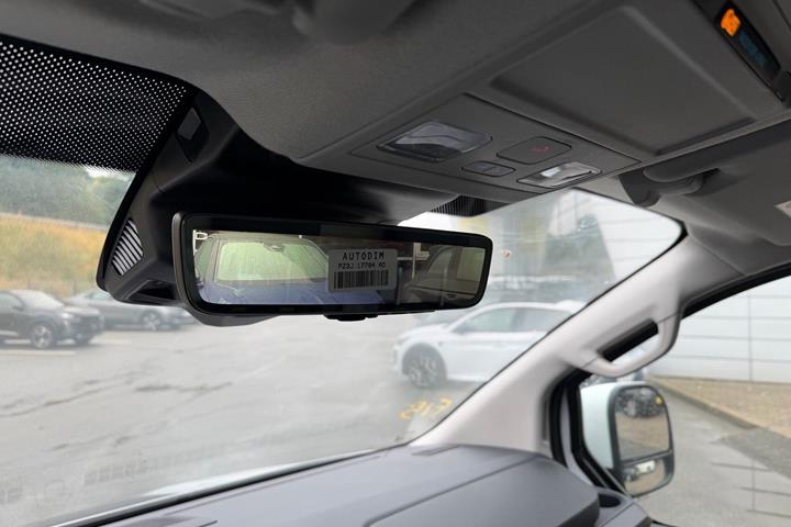 Hvid Ford E-Transit Custom 320 L1 fra 2026