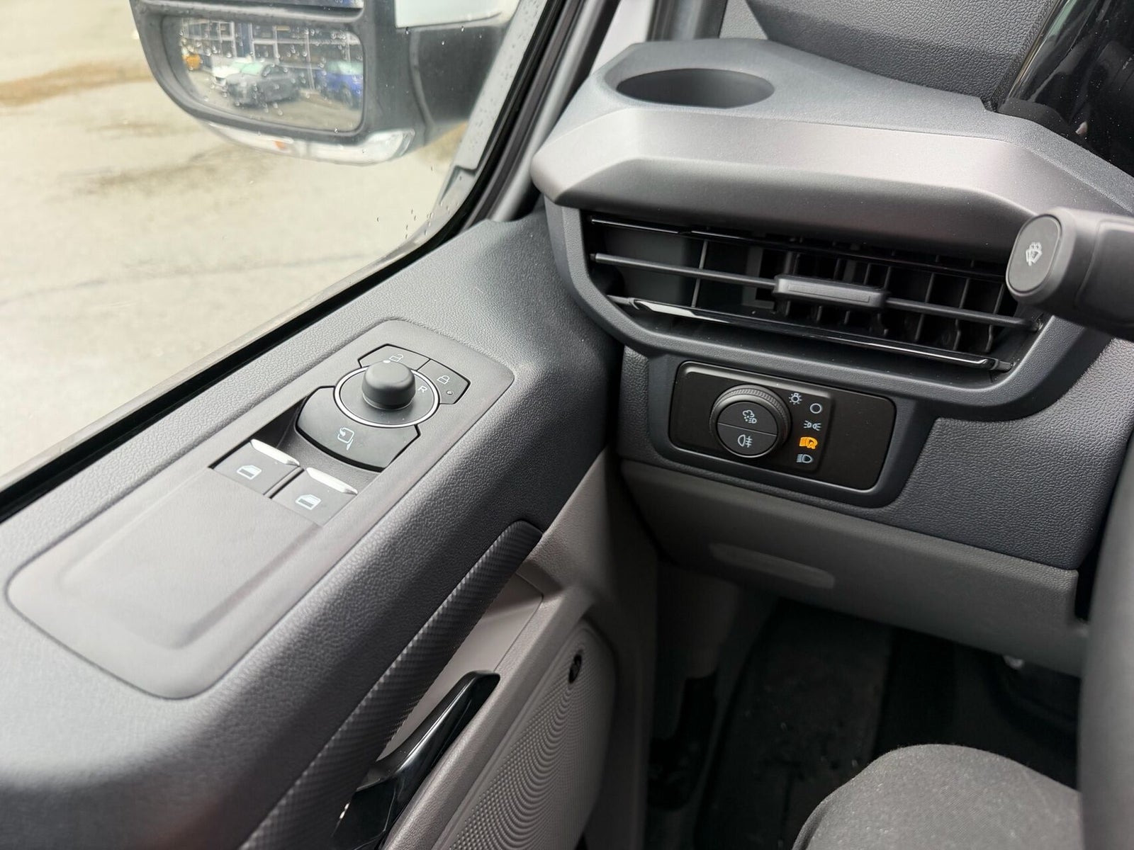 Hvid Ford E-Transit Custom 320 L1 fra 2026
