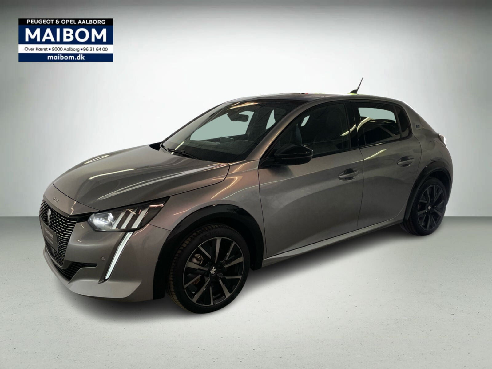 Sølv Peugeot e-208 fra 2023
