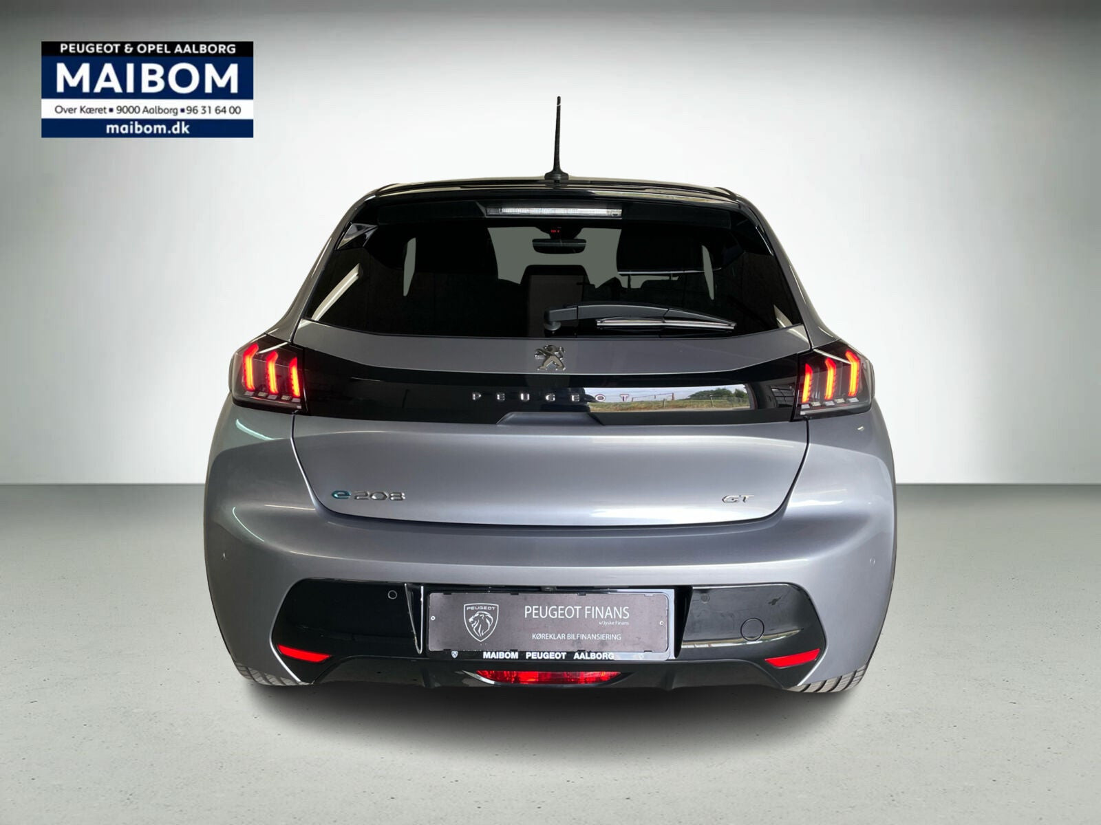Sølv Peugeot e-208 fra 2023