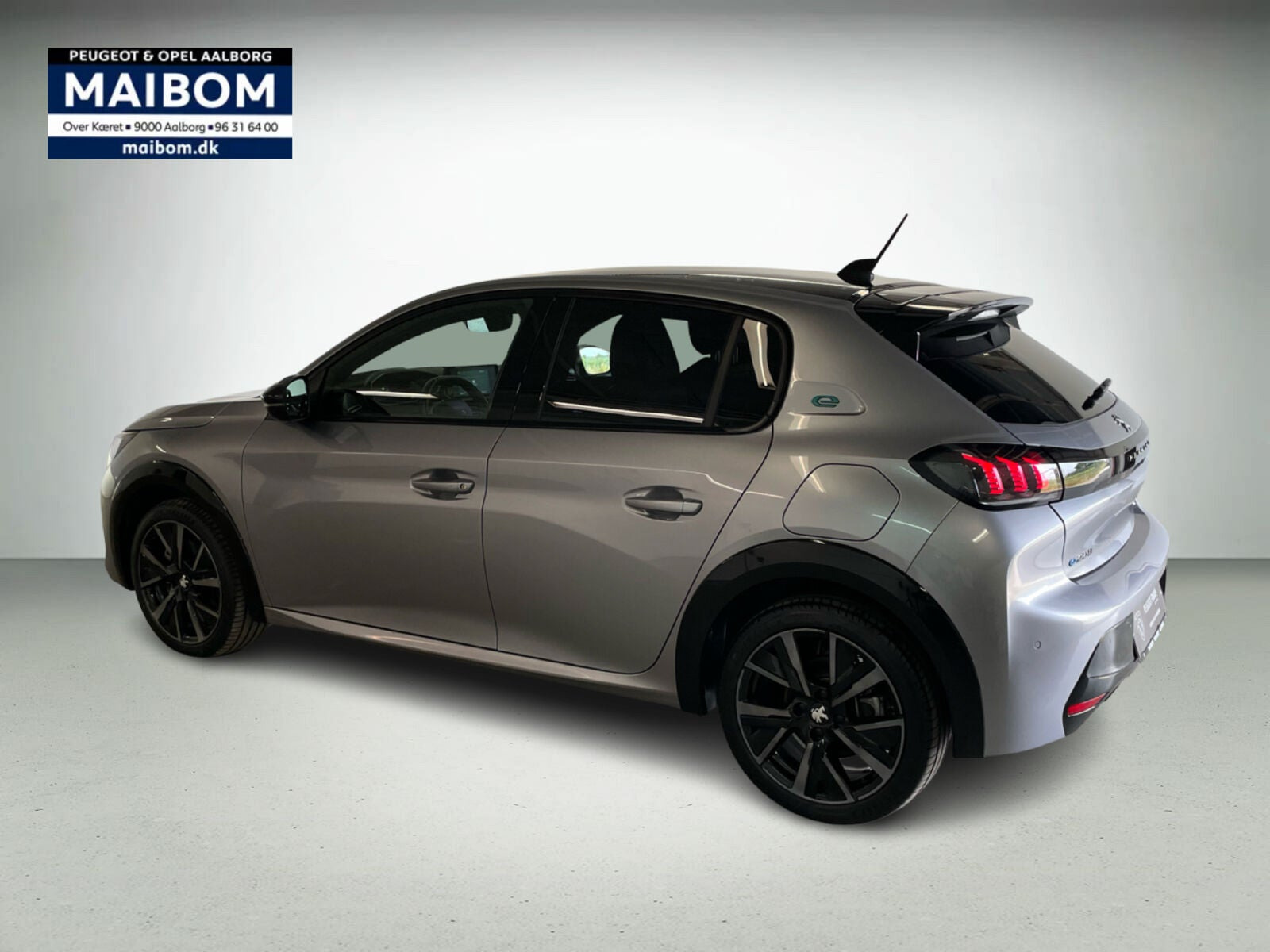 Sølv Peugeot e-208 fra 2023
