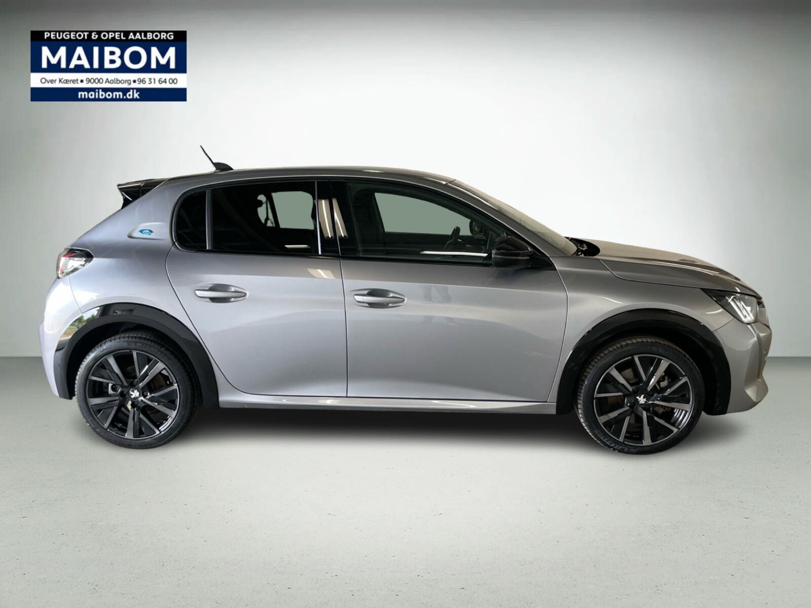 Sølv Peugeot e-208 fra 2023