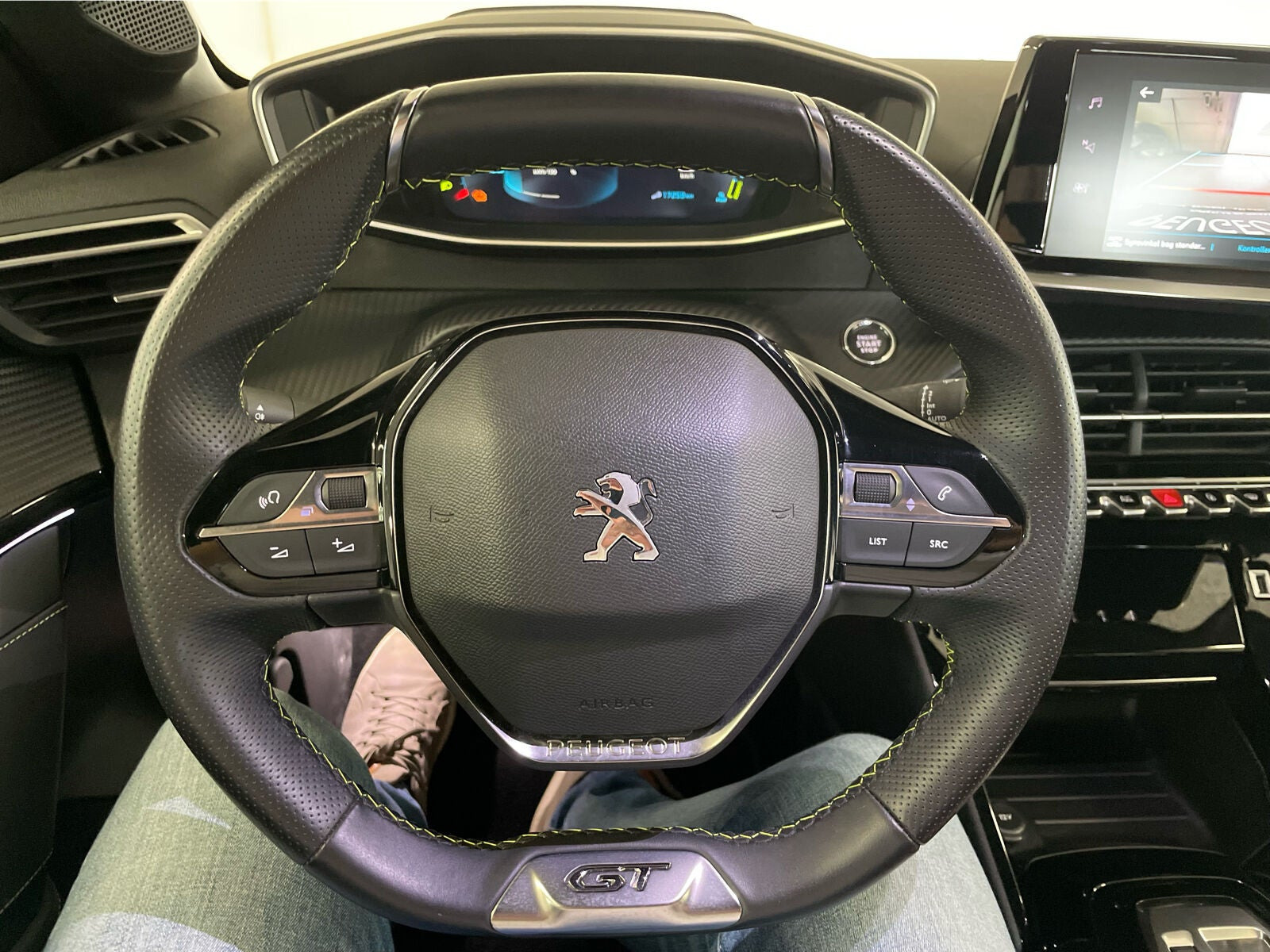 Sølv Peugeot e-208 fra 2023