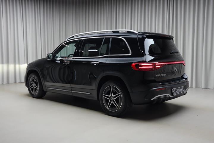 Sort Mercedes EQB250+ fra 2024