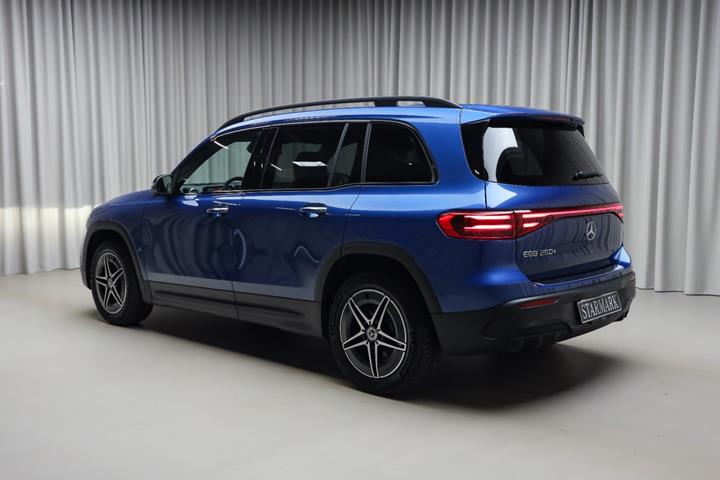 Blå Mercedes EQB250+ fra 2026