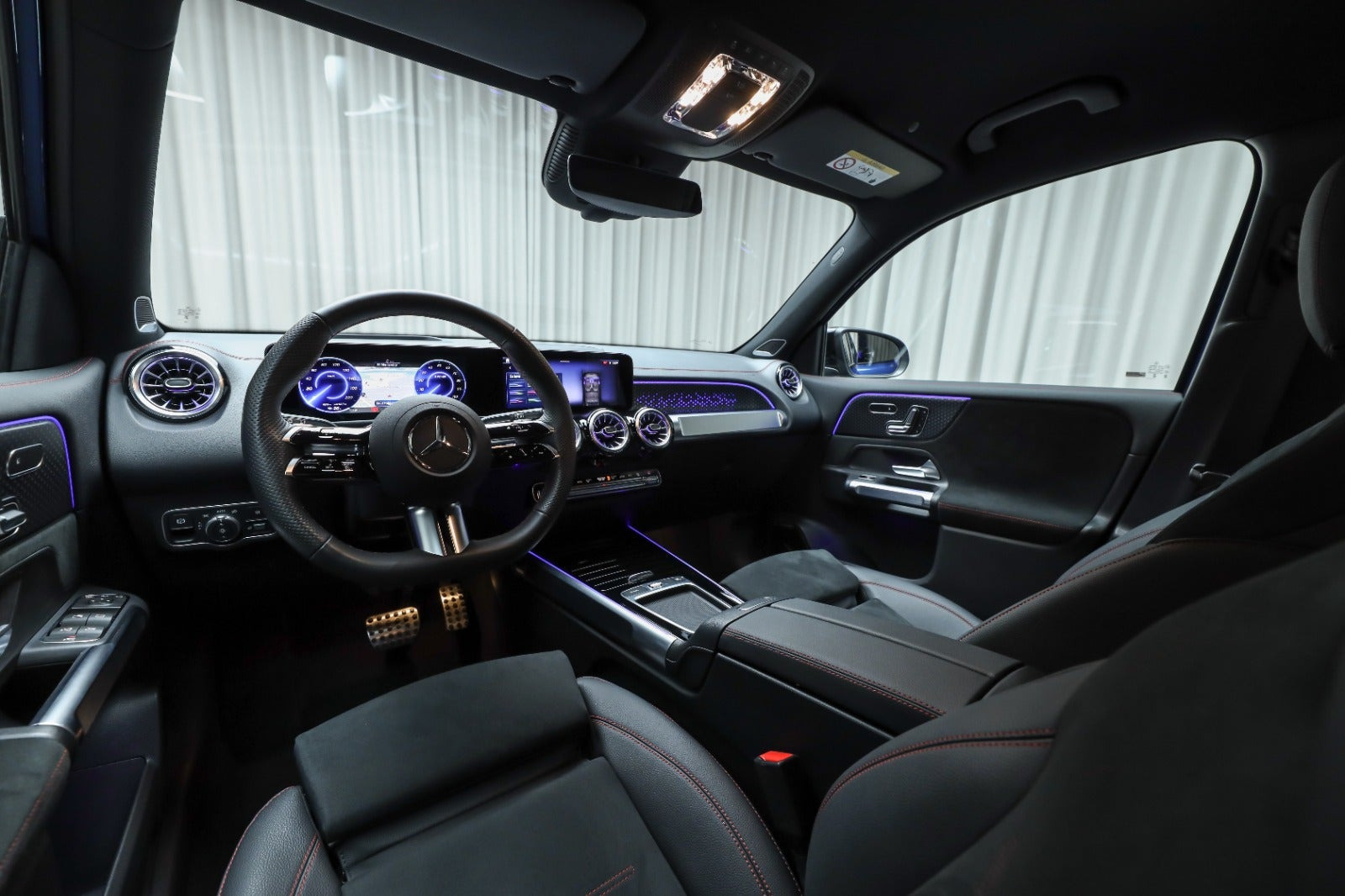 Blå Mercedes EQB250+ fra 2026