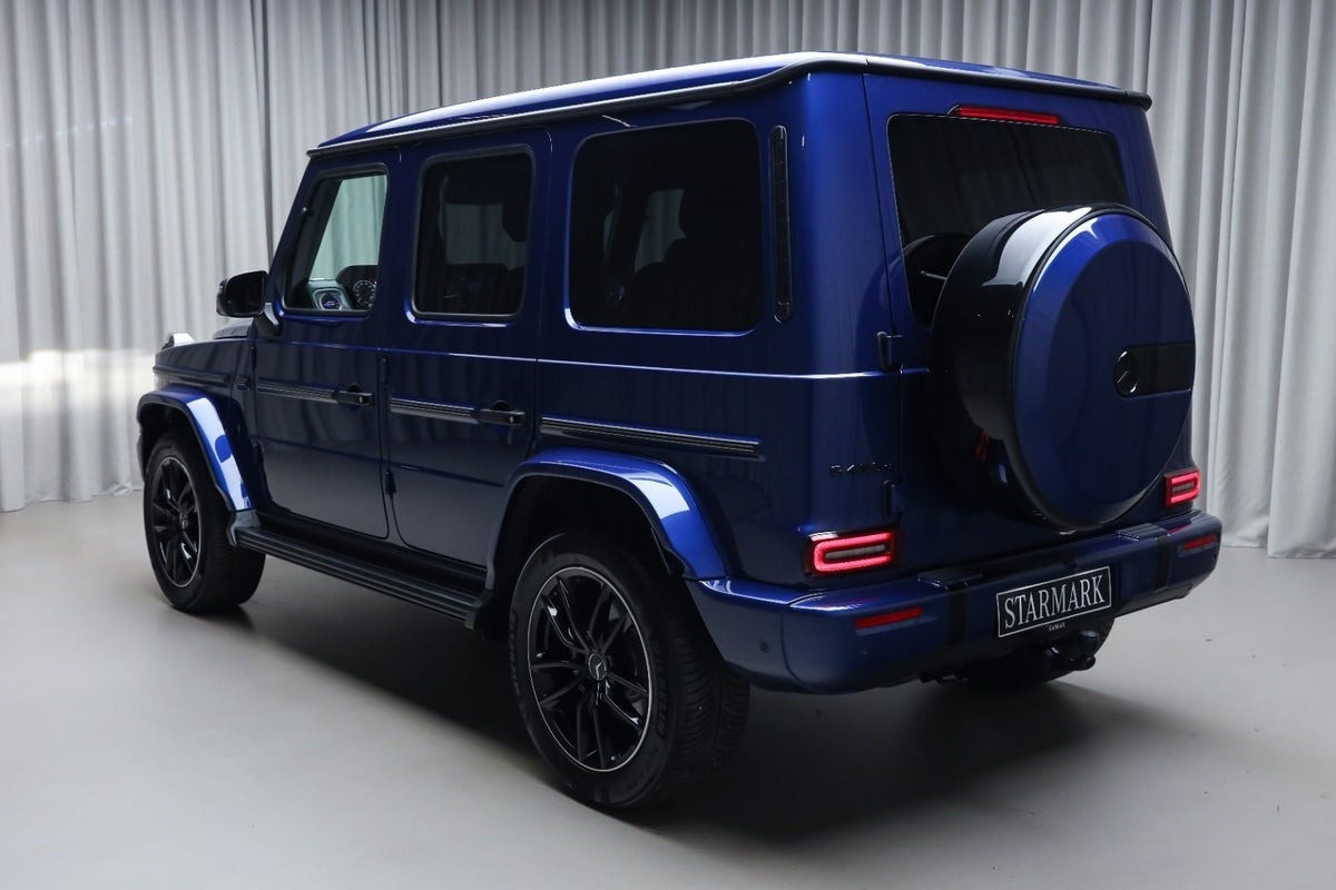 Blå Mercedes G450 d fra 2025