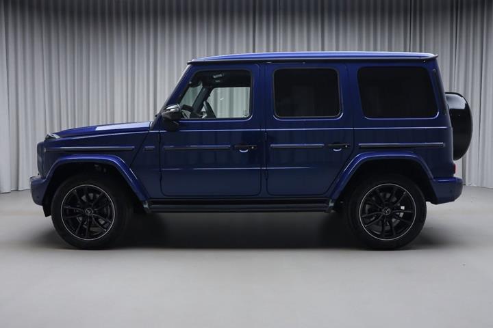 Blå Mercedes G450 d fra 2025