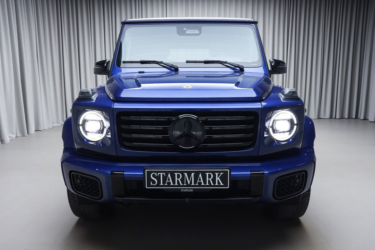 Blå Mercedes G450 d fra 2025