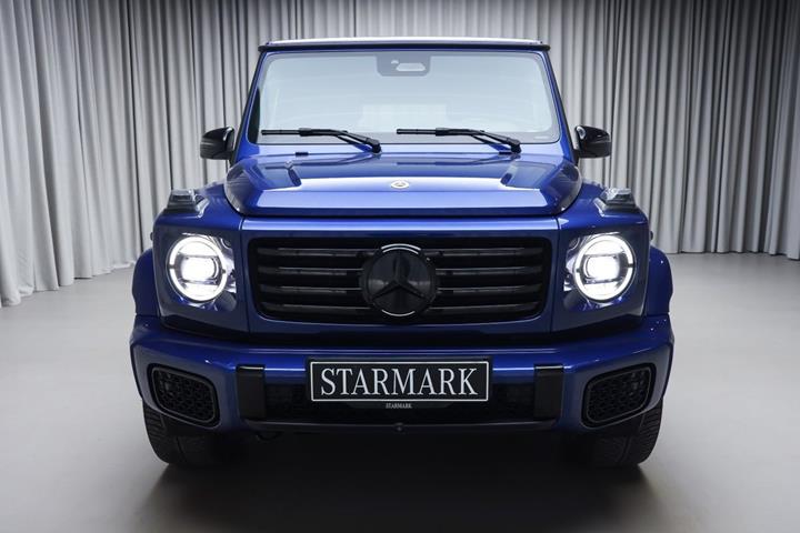 Blå Mercedes G450 d fra 2025