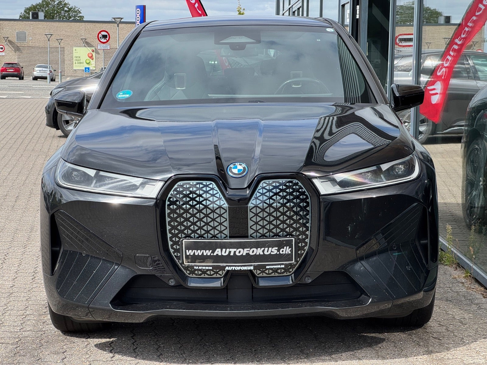 Sort BMW iX fra 2022