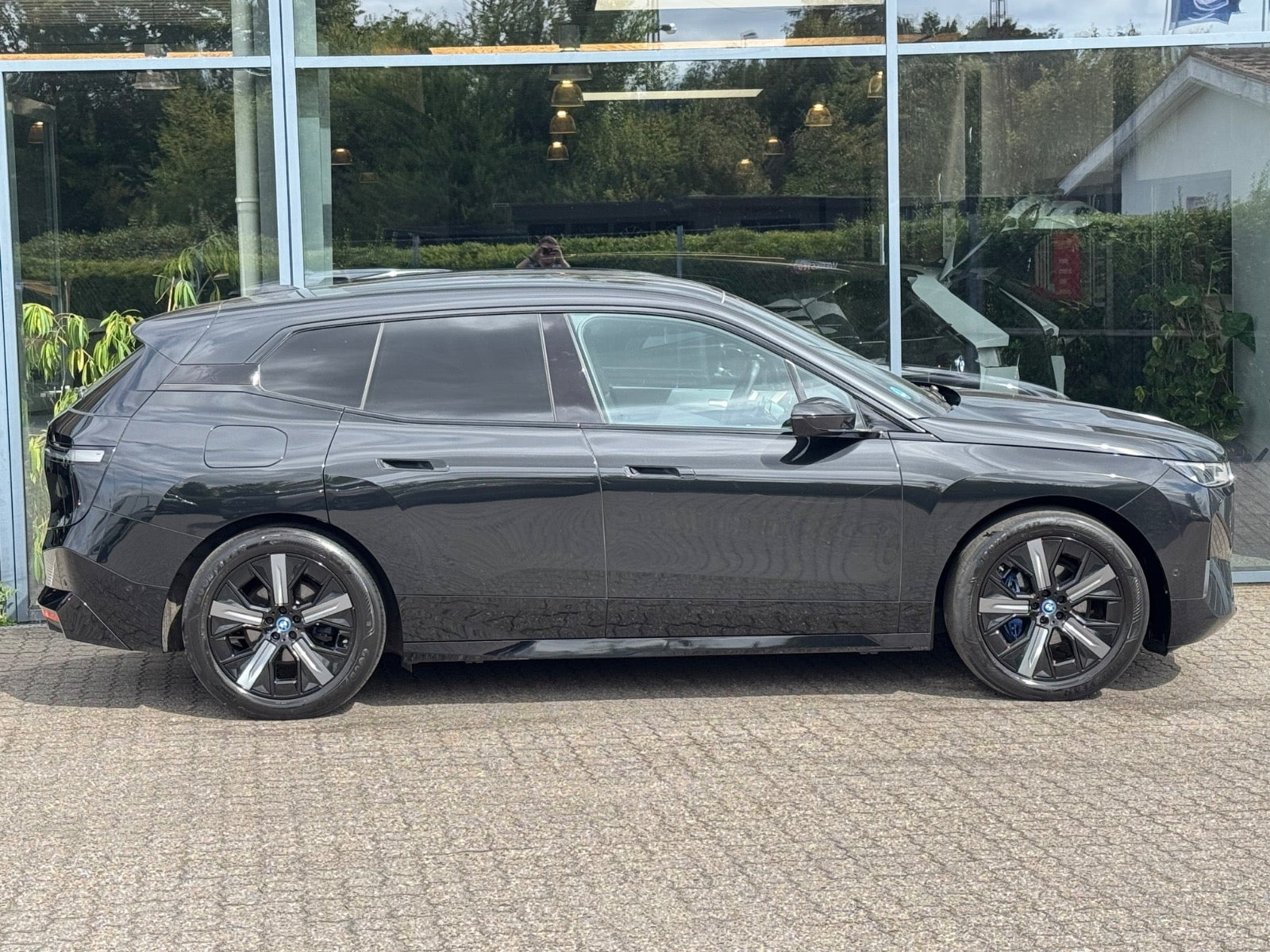 Sort BMW iX fra 2022