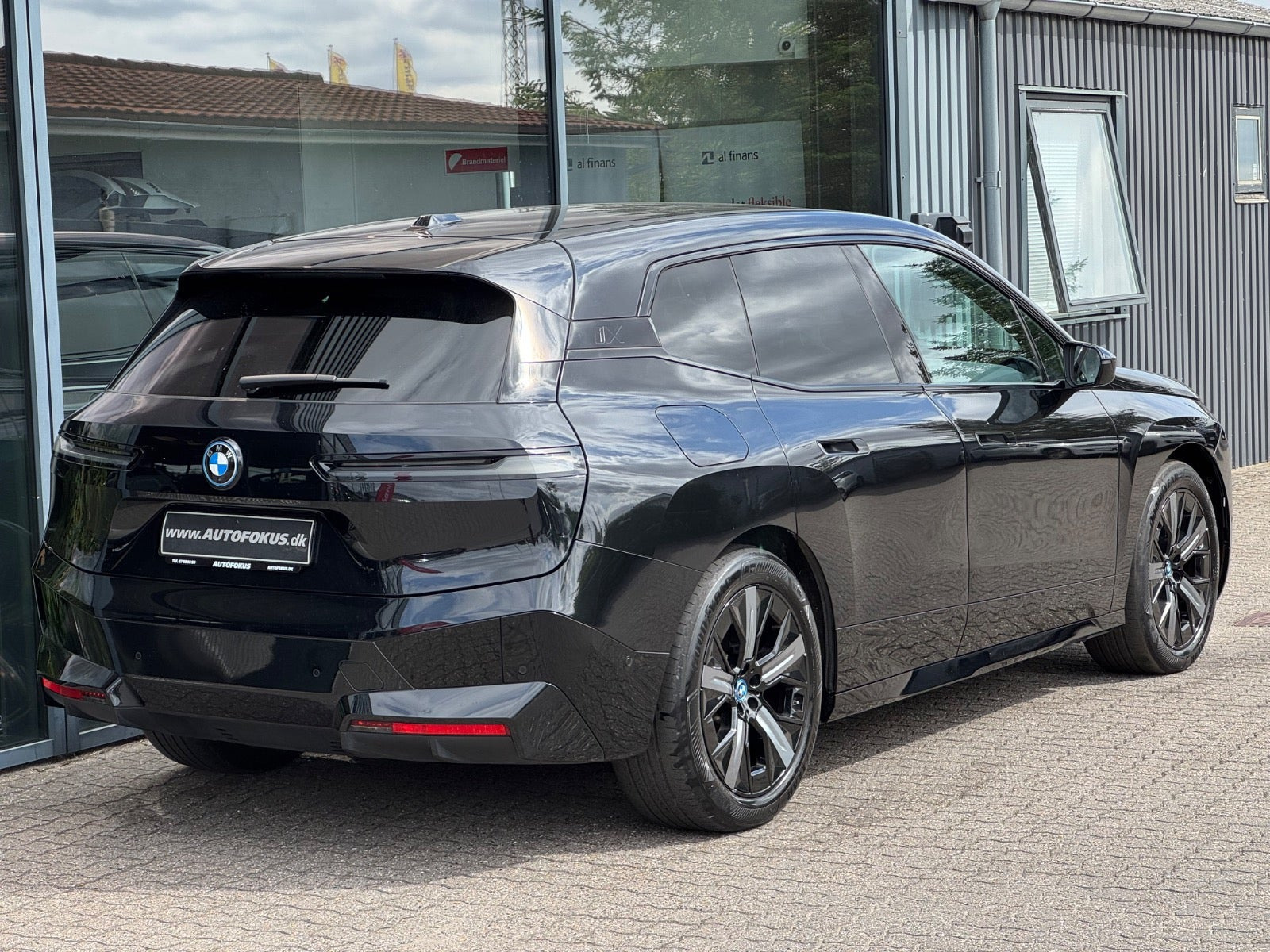 Sort BMW iX fra 2022