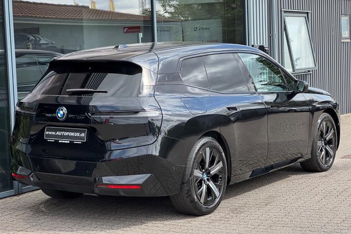 Sort BMW iX fra 2022