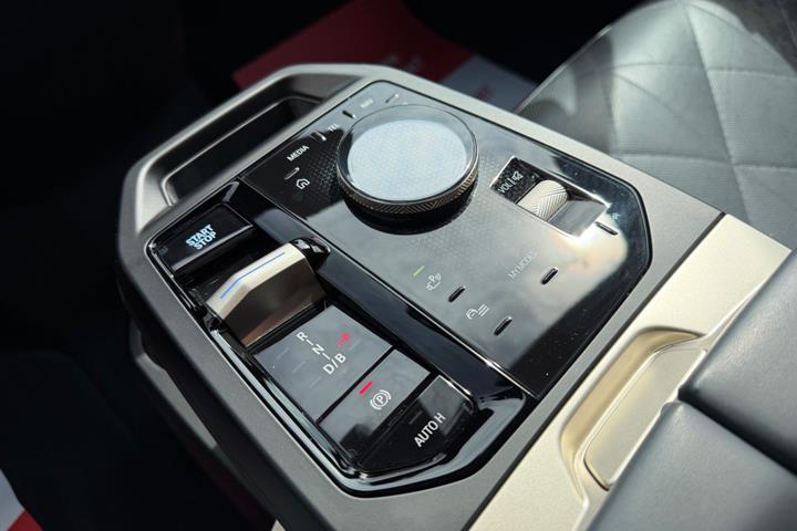 Sort BMW iX fra 2022