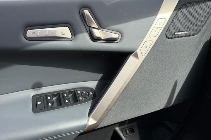Sort BMW iX fra 2022
